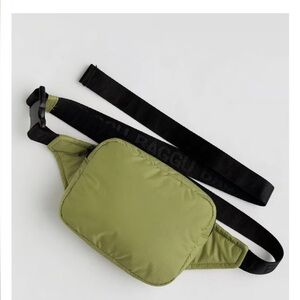 BAGGU green puffy Fanny pack